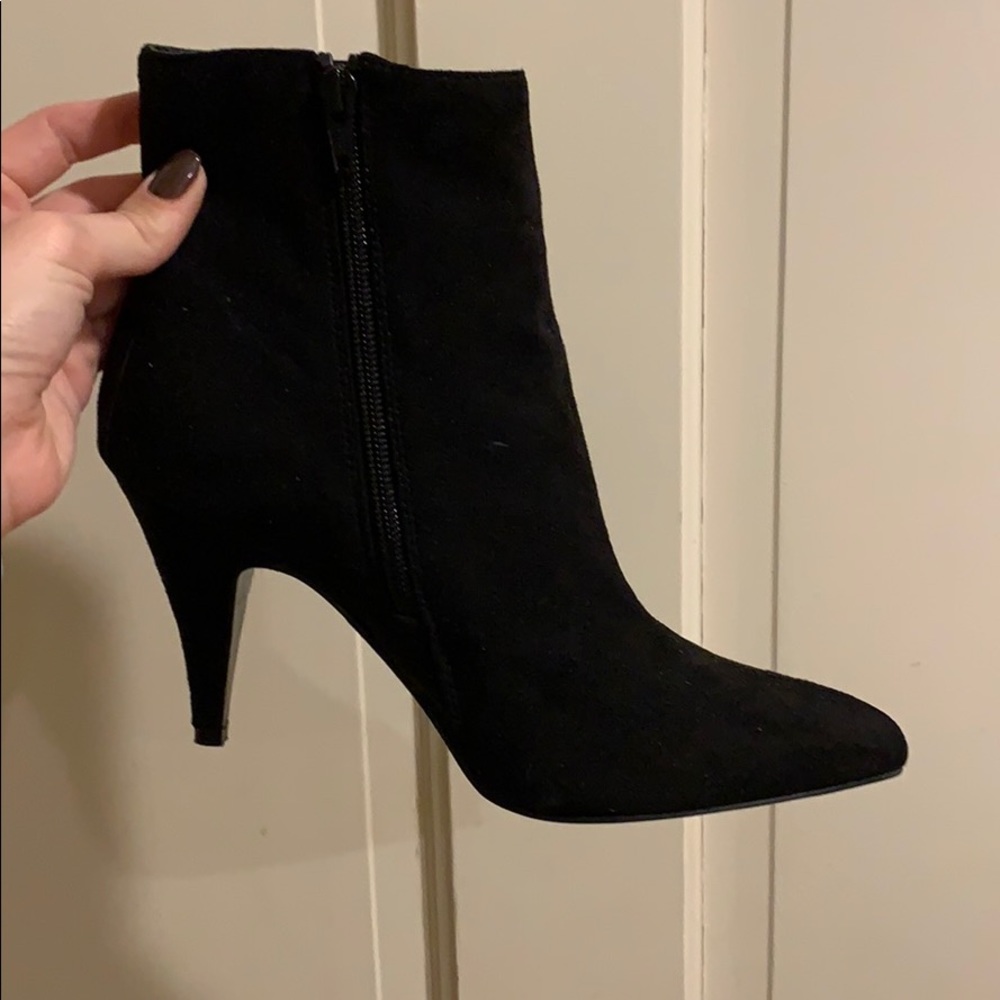 Heeled ankle booties with pointed toe